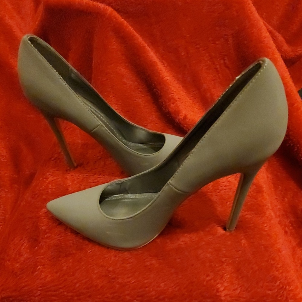 **SOLD**Classic Gray High Heels by Shoe Republic - Picture 4 of 8